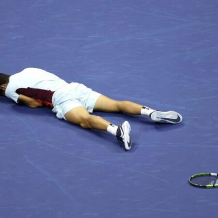 Карлос Алькарас преодолел травму лодыжки и вышел во второй раунд Japan Open