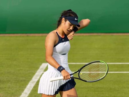 Эмма Радукану: Британская №1 уступает Линь Чжу в Нинбо, столкнувшись с травмой спины